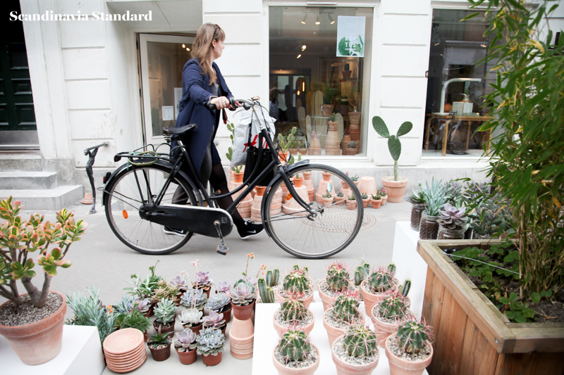 Kaktus Copenhagen - Walking Along with Bike - Street Style - Jægersborggade | Scandinavia Standard