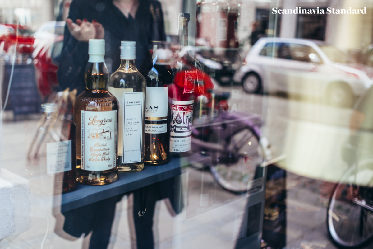 den-sidste-drabe-reflections-in-the-glass-scandinavia-standard