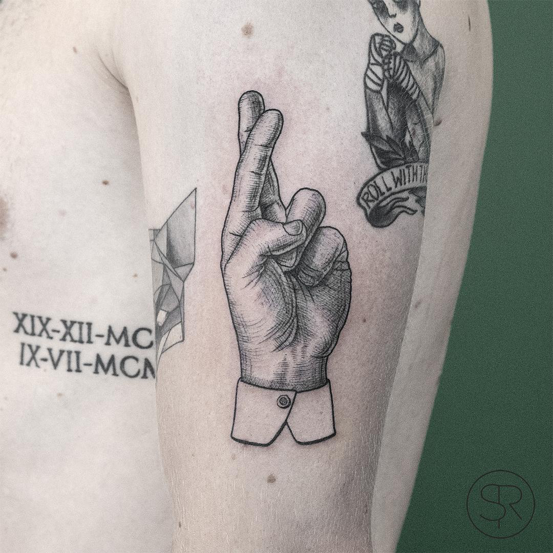 Sven Rayen | Minimalist Tattoo Artist | Scandinavia Standard