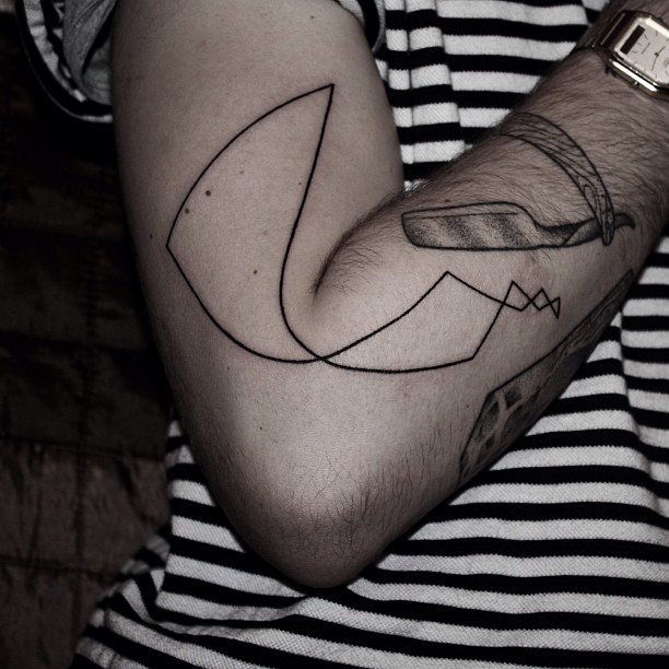 Oliver Whiting Tattoo | Minimal Tattoo Artist | Scandinavia Standard