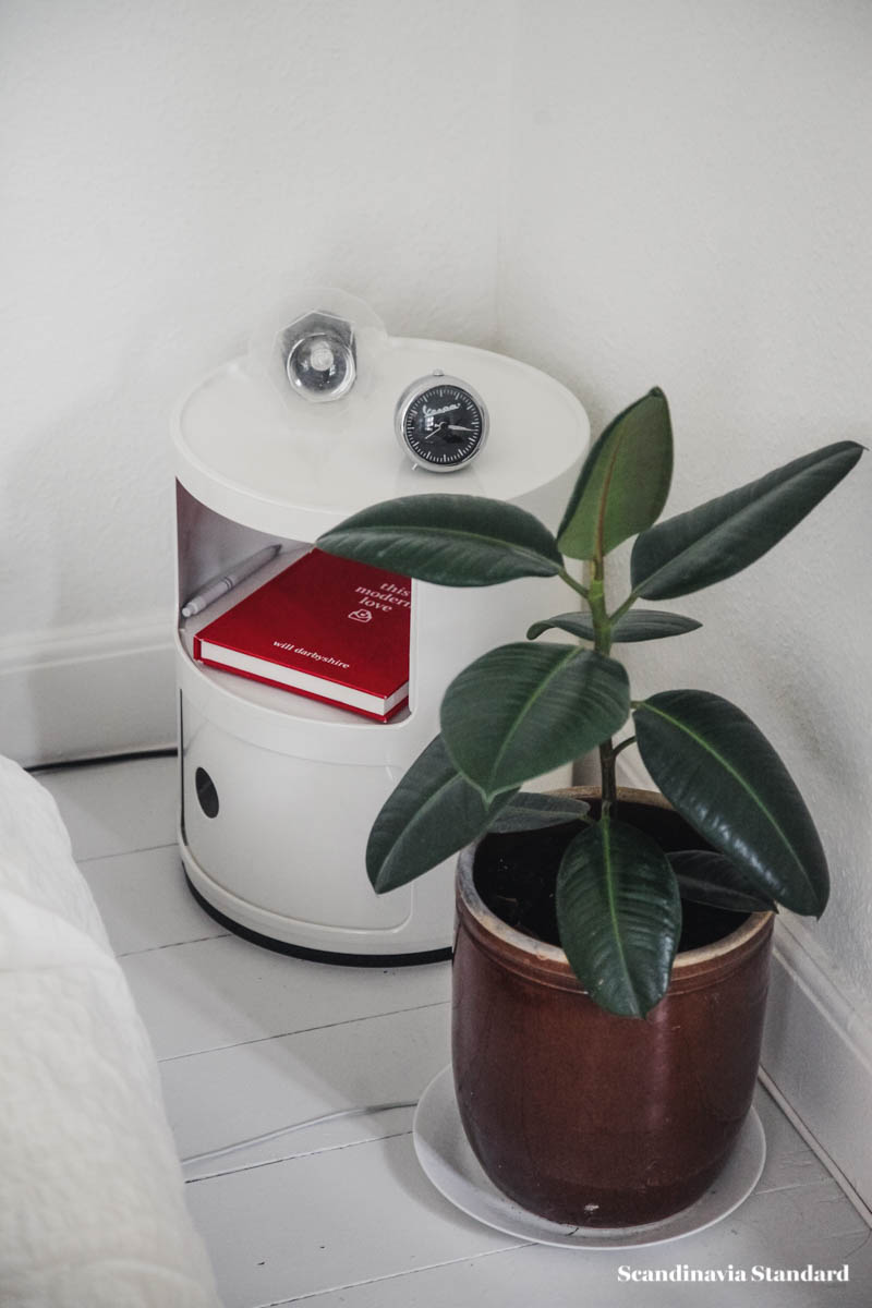 white Componibili plastic Kartell side table