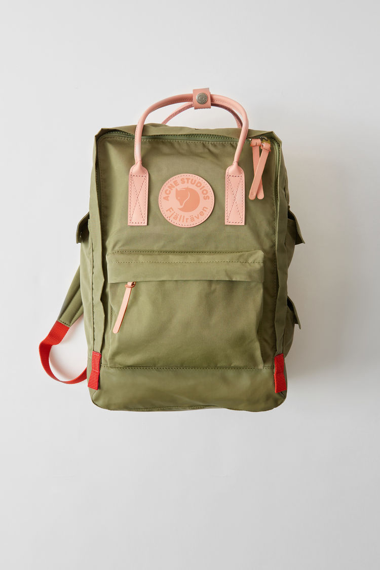Fjällräven kanken backpack - olive green.