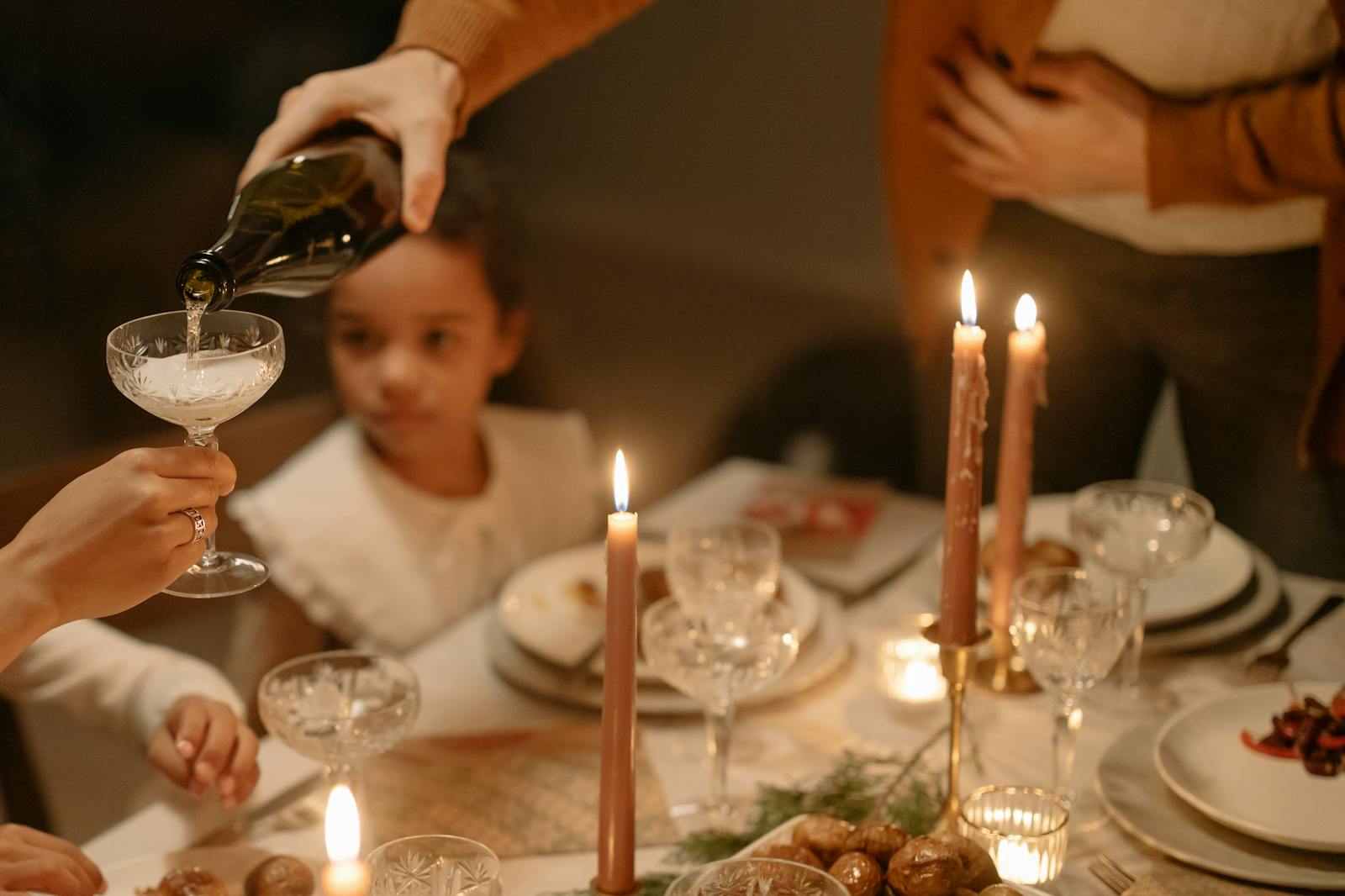 family dinner candlelight